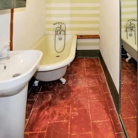 4 Bedroom Lovely Home In Chalabre Prázdninový dům